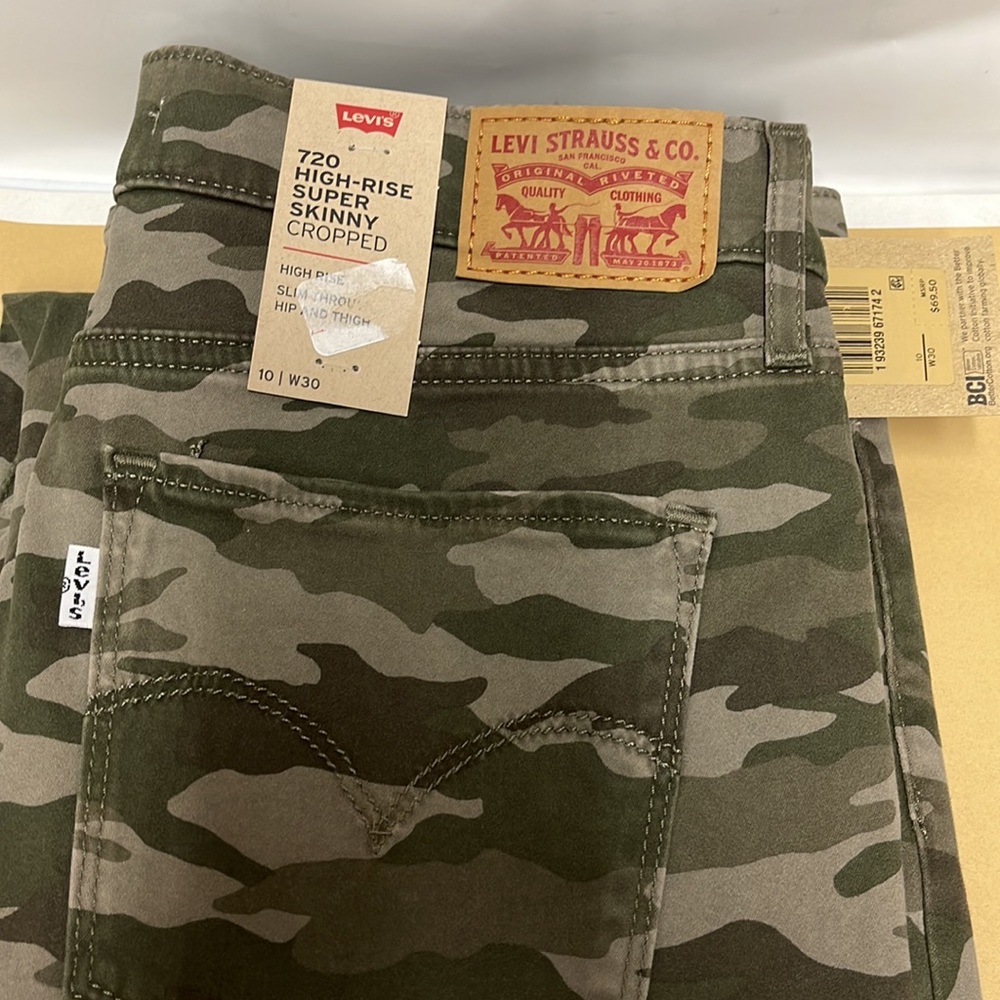 BNWT Levi’s 721 High Rise camouflage soft cotton 10/W30